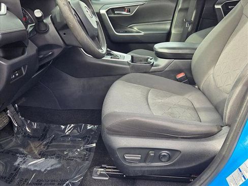 Used 2021 Toyota RAV4 XLE image 15