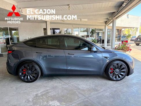 Used 2023 Tesla Model Y Performance AWD/4WD image 2