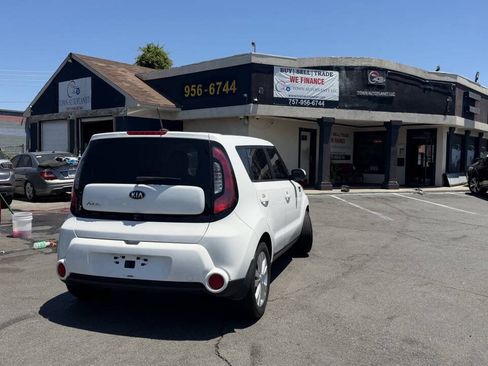 Used 2016 Kia Soul ! FWD image 14