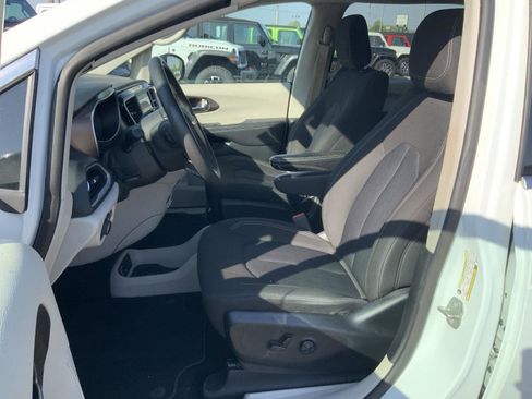 Used 2023 Chrysler Voyager LX FWD image 24
