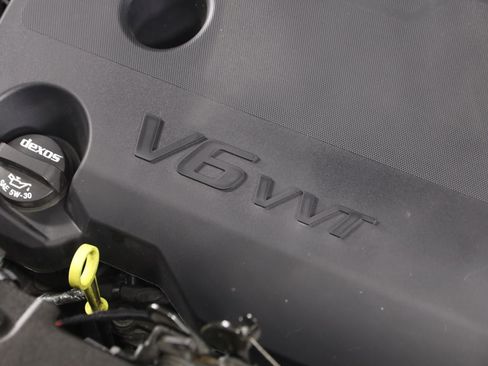 Used 2021 Chevrolet Traverse LS image 18