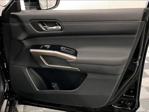 New 2025 Nissan Pathfinder Platinum w/ Lighting Package (N93) AWD/4WD image 38