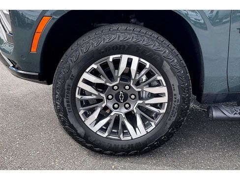 Used 2025 Chevrolet Tahoe Z71 w/ Comfort Package AWD/4WD image 10
