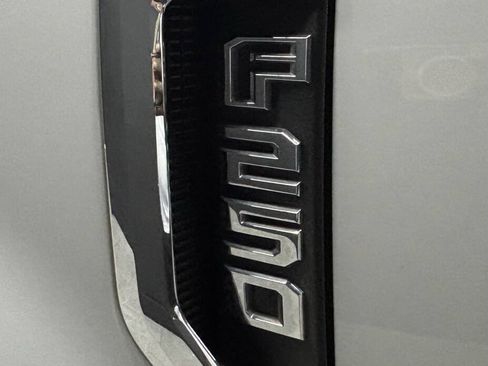 Used 2018 Ford F250 Lariat w/ Chrome Package AWD/4WD image 4