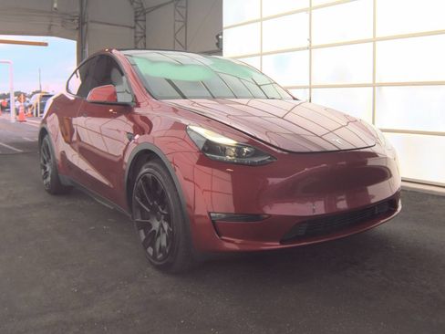 Used 2024 Tesla Model Y Long Range AWD/4WD image 4