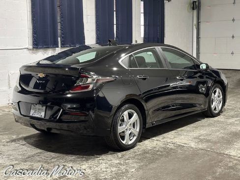 Used 2017 Chevrolet Volt LT w/ Comfort Package image 7