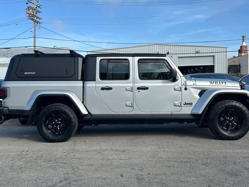 Used 2023 Jeep Gladiator Sport AWD/4WD image 8