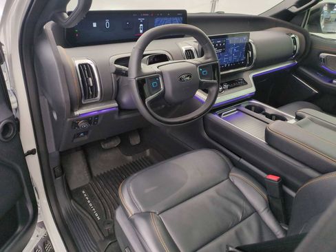 Used 2025 Ford Expedition Tremor image 2