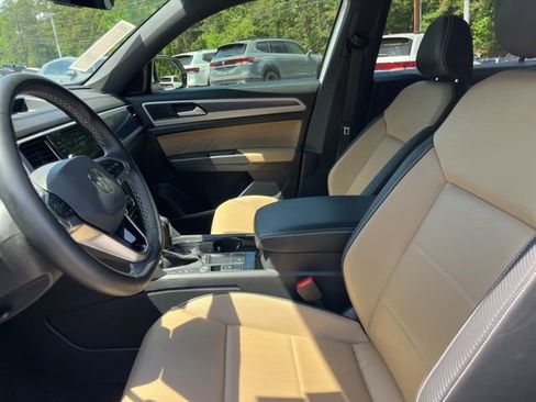 Used 2023 Volkswagen Atlas Cross Sport SE w/ Panoramic Sunroof Package FWD image 9
