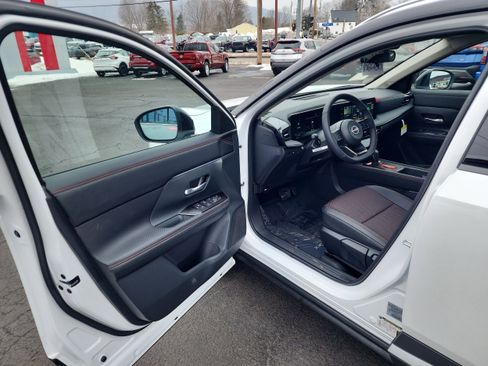 New 2026 Nissan Kicks SR image 10