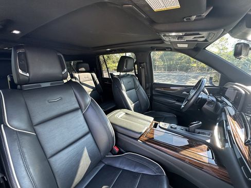 Used 2023 Cadillac Escalade ESV Premium Luxury image 11