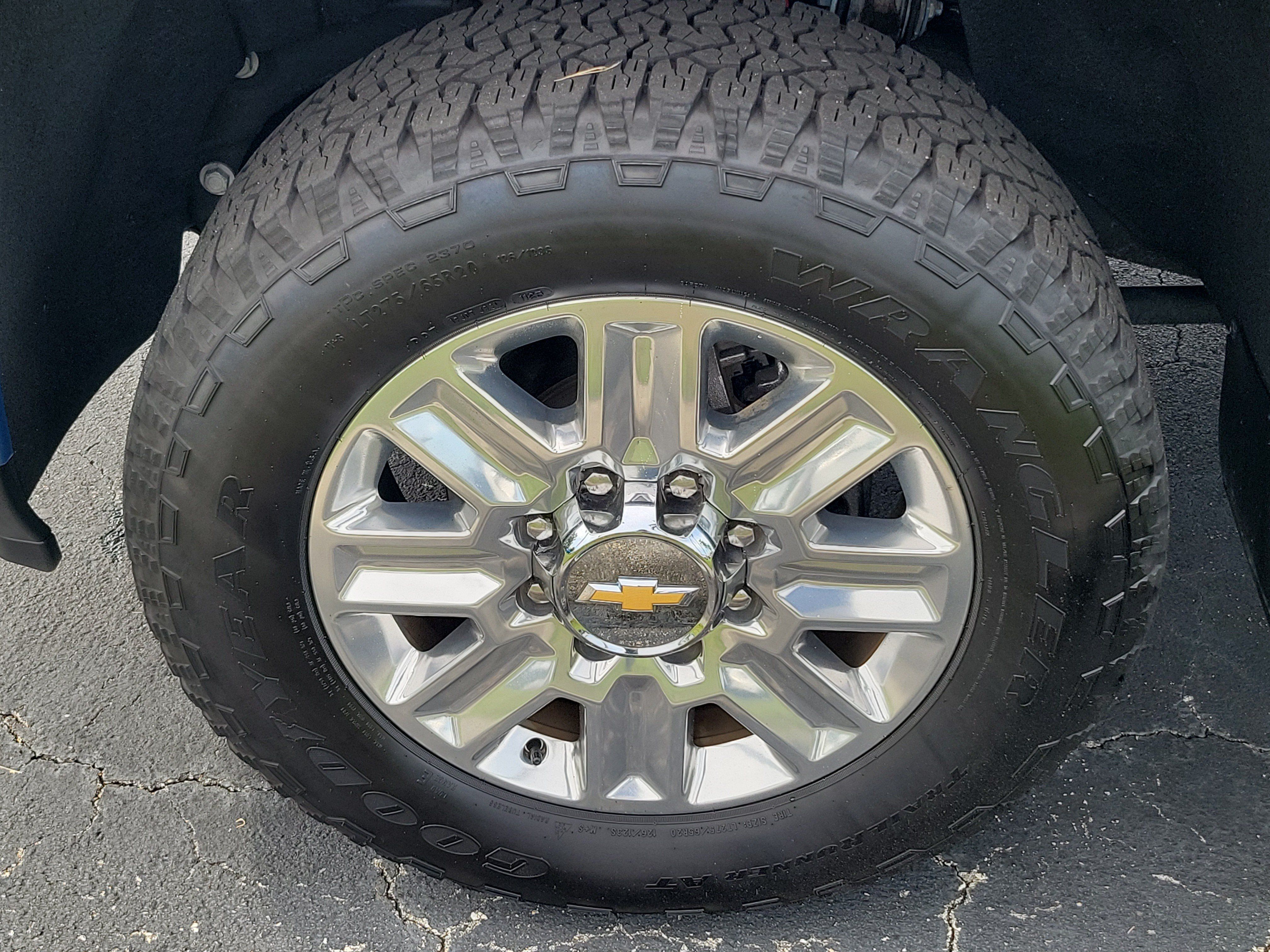 Used 2025 Chevrolet Silverado 2500 High Country w/ High Country Premium Package AWD/4WD image 7