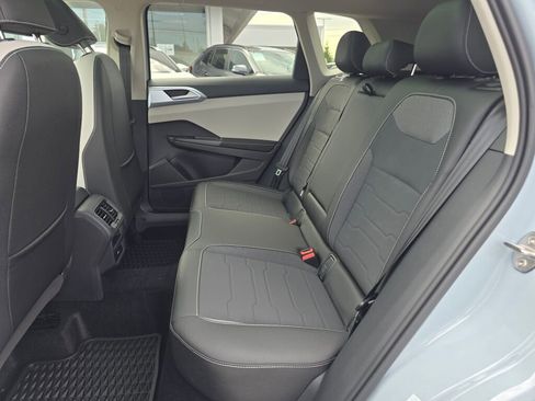 New 2025 Volkswagen Taos SE image 31