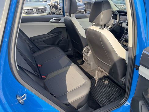 New 2025 Volkswagen Taos SE image 20