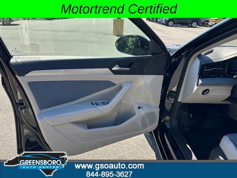 Used 2025 Volkswagen Jetta SE FWD image 13