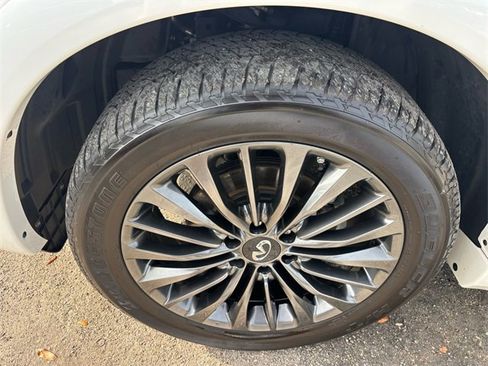 Used 2024 INFINITI QX80 Sensory w/ All-Season Package image 10