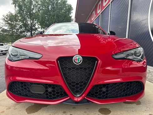 Used 2022 Alfa Romeo Giulia Veloce AWD/4WD image 8