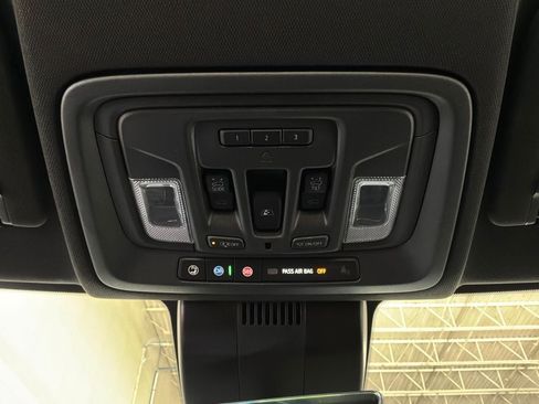 Used 2024 Chevrolet Silverado 1500 High Country w/ High Country Premium Package AWD/4WD image 20