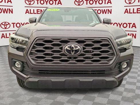 Used 2022 Toyota Tacoma TRD Off-Road w/ TRD Premium Off Road Package AWD/4WD image 2