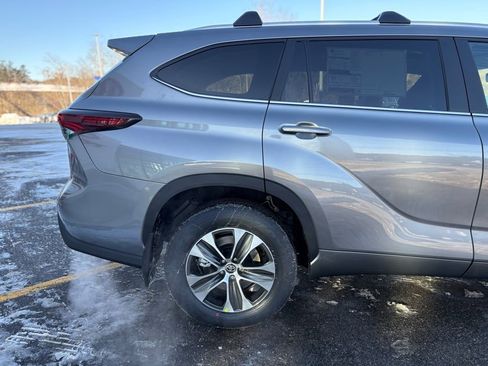 New 2026 Toyota Highlander XLE image 8