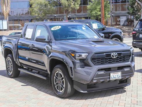 Used 2024 Toyota Tacoma TRD Sport image 3