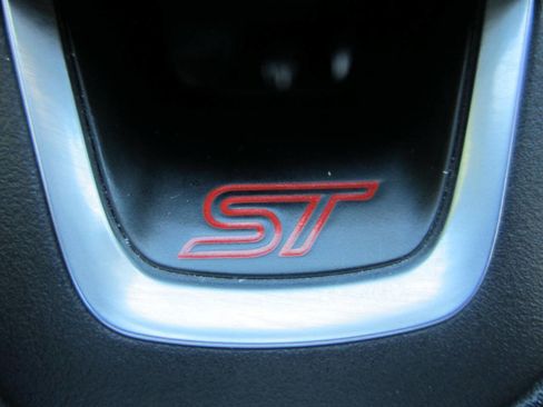 Used 2018 Ford Focus ST image 32