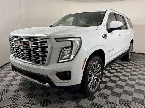 New 2026 GMC Yukon XL Denali w/ Sun & Power Step Package image 4