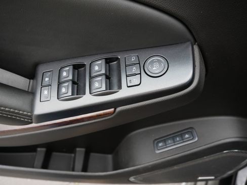 Used 2015 GMC Yukon SLT w/ Open Road Package AWD/4WD image 16