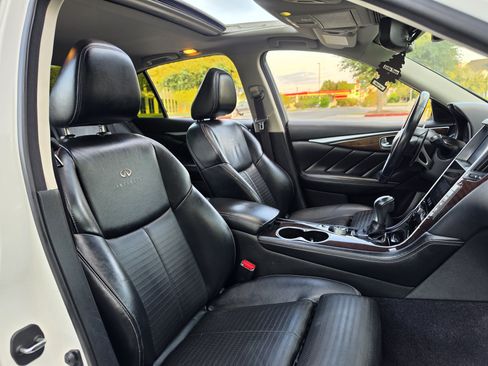 Used 2014 INFINITI Q50 Hybrid w/ Deluxe Technology Package RWD image 15