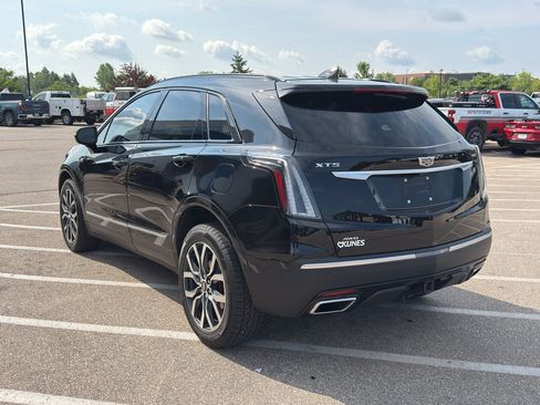 Used 2023 Cadillac XT5 Sportv w/ Technology Package AWD/4WD image 3