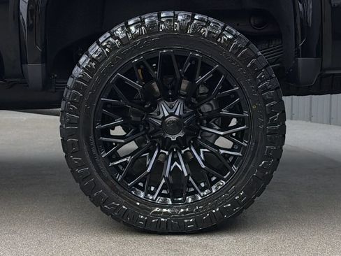 Used 2026 GMC Sierra 2500 AT4X w/ LPO, Black Badging Package AWD/4WD image 12