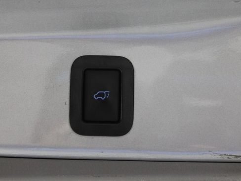 Used 2019 Toyota Highlander XLE AWD/4WD image 18