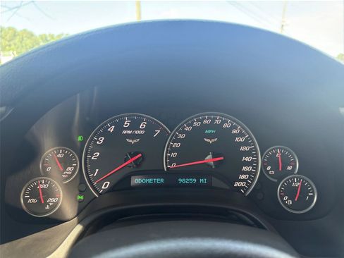 Used 2005 Chevrolet Corvette Coupe w/ Preferred Equipment Group RWD image 16