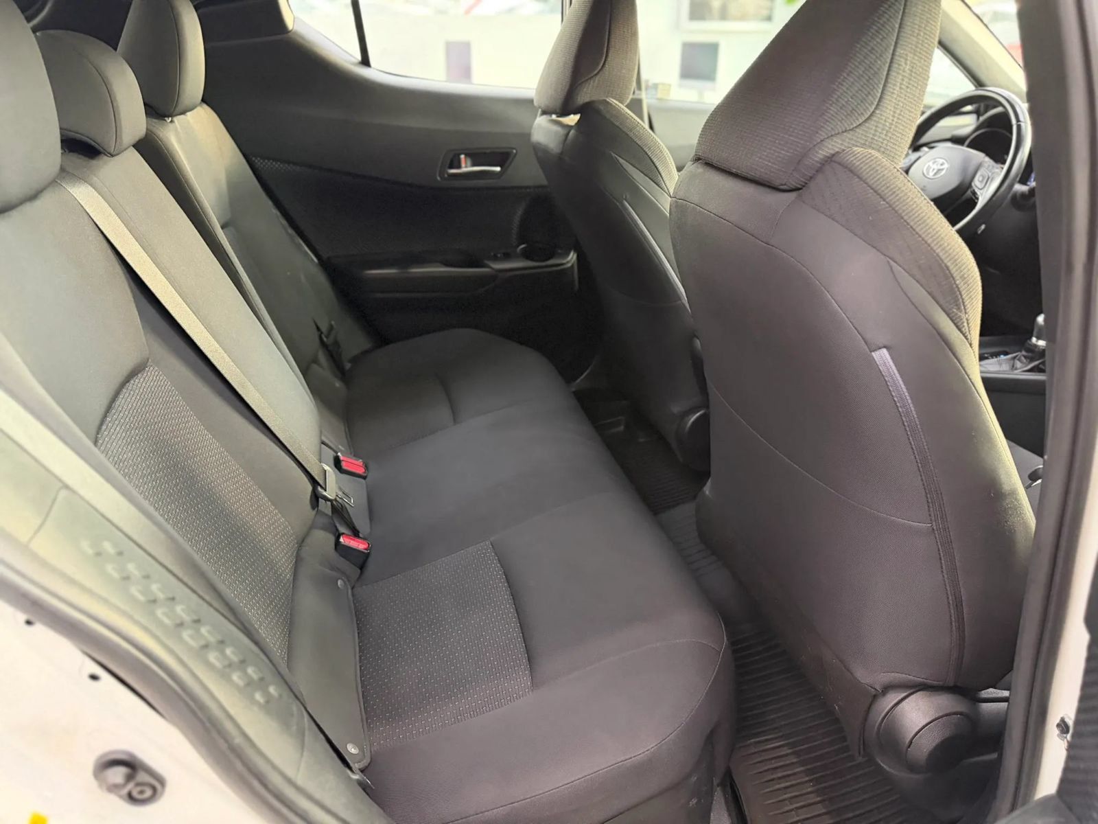 Used 2018 Toyota C-HR XLE FWD image 10