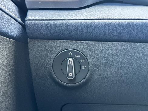 New 2025 Volkswagen Taos SEL image 40