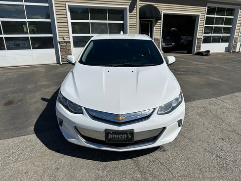 Used 2018 Chevrolet Volt LT w/ Comfort Package image 2