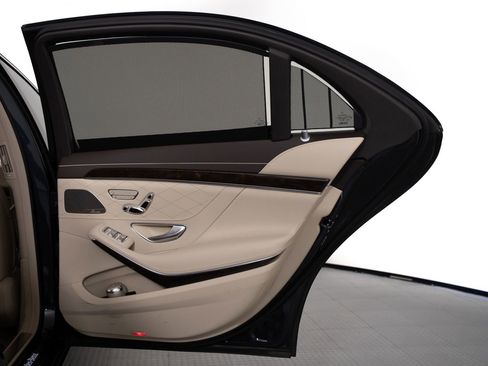 Used 2018 Mercedes-Benz S 560 Sedan image 34