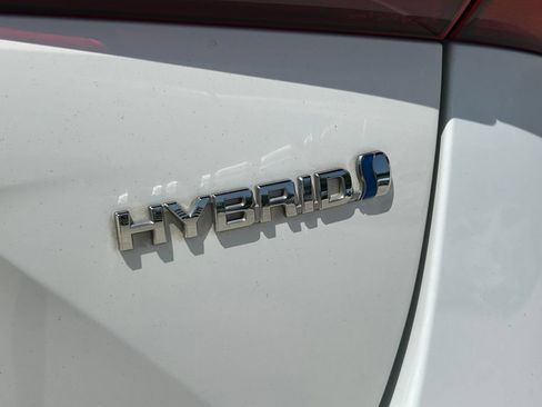 Used 2020 Toyota Prius LE FWD image 13