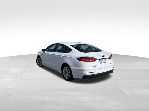 Used 2019 Ford Fusion SE FWD image 4