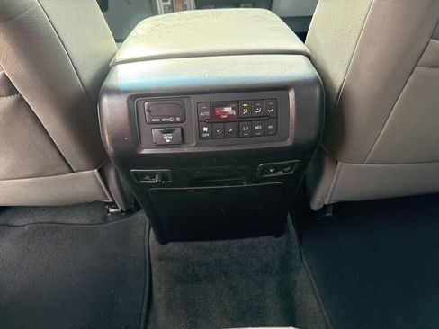 Used 2016 Toyota Sequoia Platinum AWD/4WD image 17