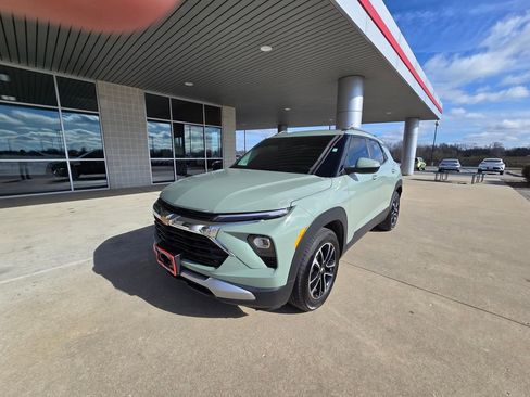 Used 2025 Chevrolet TrailBlazer LT w/ LT Cold Weather Package image 4