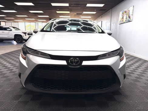 Used 2022 Toyota Corolla LE FWD image 4