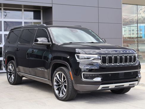 Used 2022 Jeep Wagoneer Series III w/ Premium Group I AWD/4WD image 3