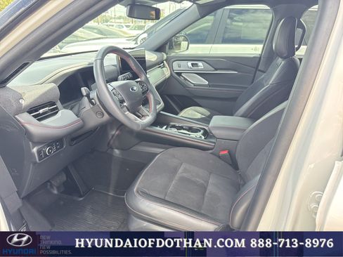 Used 2025 Ford Explorer ST image 15