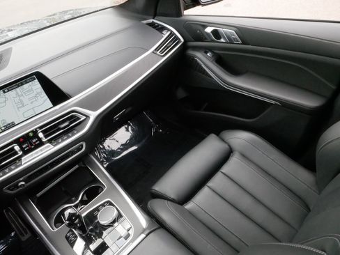 Used 2022 BMW X7 xDrive40i w/ M Sport Package image 11