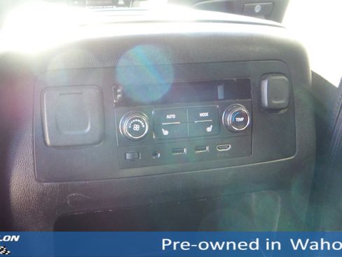 Used 2019 Chevrolet Suburban Premier image 21