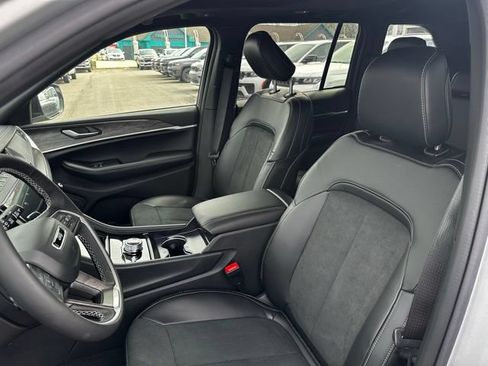 New 2026 Jeep Grand Cherokee Altitude AWD/4WD image 19