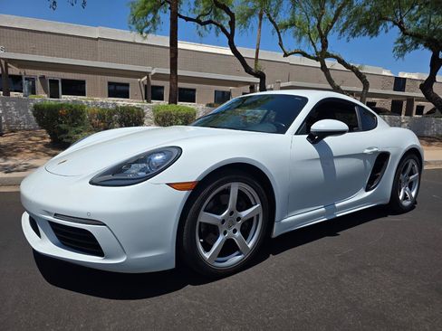 Used 2018 Porsche 718 Cayman RWD image 2