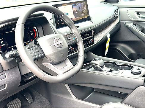 New 2026 Nissan Rogue Platinum AWD/4WD image 9