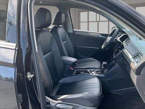 Used 2022 Volkswagen Tiguan SE AWD/4WD image 7